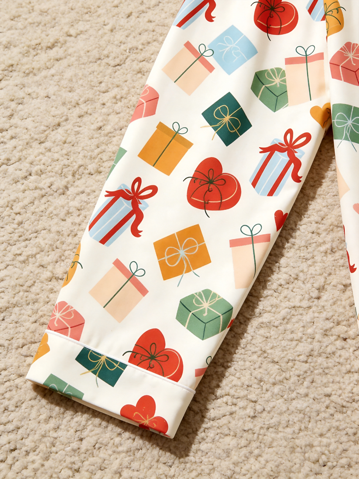 Two-Piece Set Festive Gift Box and Ribbon Family Christmas Two-Piece Button-Down Long Sleeve PJS Set Pockets Mystery Holiday Festival Party Matching Outfits